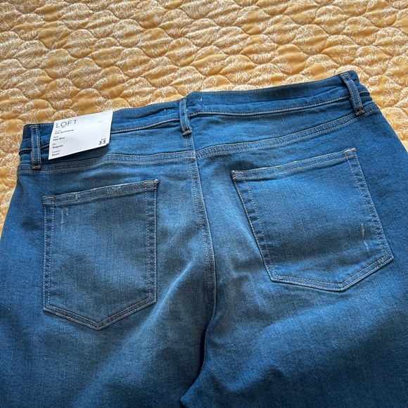 NWT Loft “The Girlfriend” mid rise, regular fit, short inseam jeans, size 33/16 - Picture 3 of 4